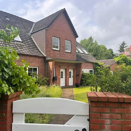 Spacious Ensemble Hecht Right On The Eider River *