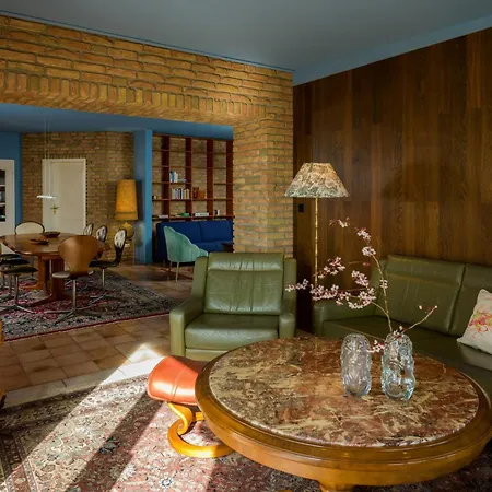 Spacious Ensemble Hecht Right On The Eider River *