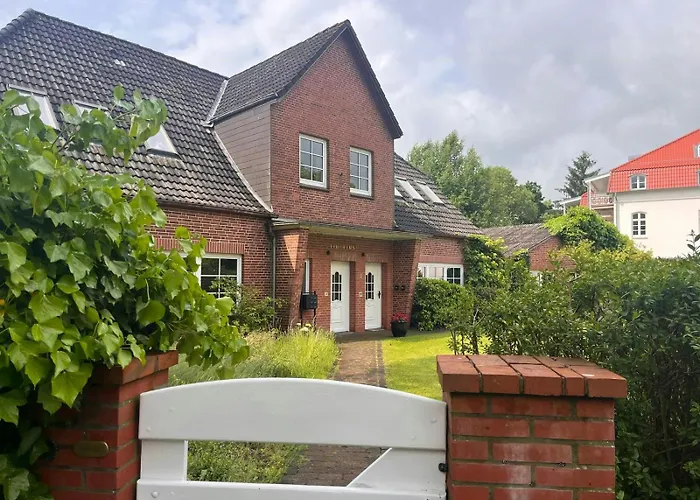 Spacious Ensemble Hecht Right On The Eider River *