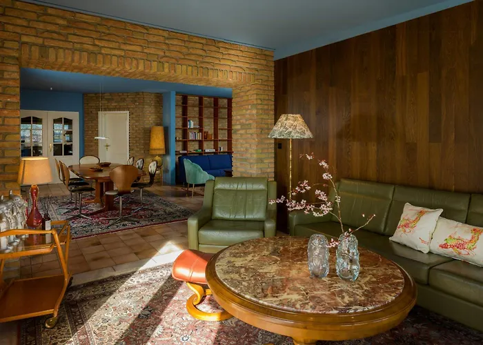 Spacious Ensemble Hecht Right On The Eider River *